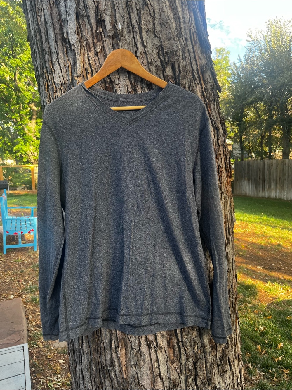 lululemon athletica Men's Charcoal Gray Long Sleeve V-Neck Shirt